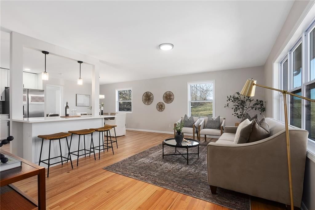 1504 Thompson Avenue — photo 12