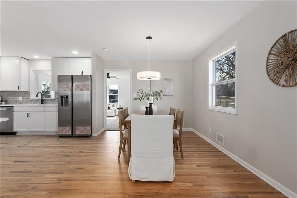 1504 Thompson Avenue — photo 13