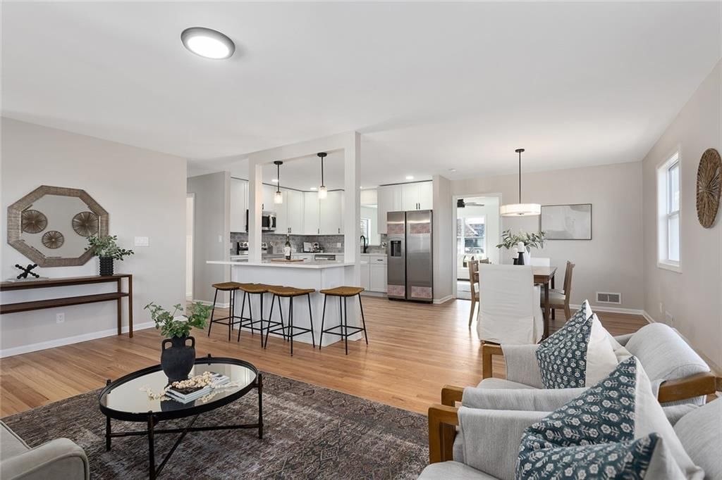 1504 Thompson Avenue — photo 15