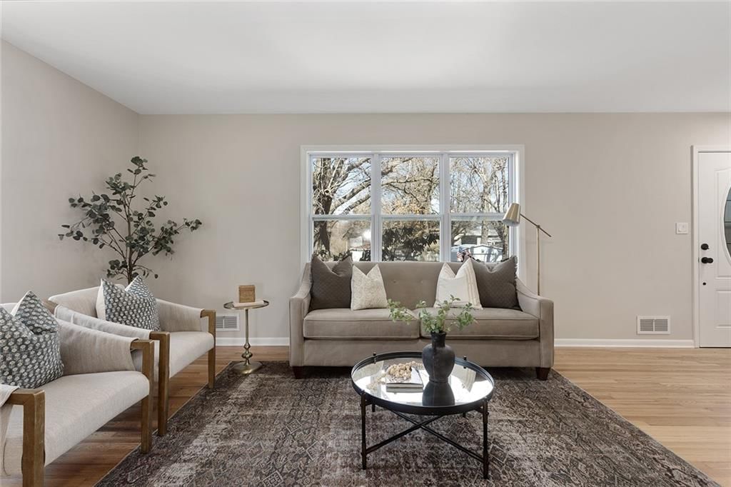 1504 Thompson Avenue — photo 16