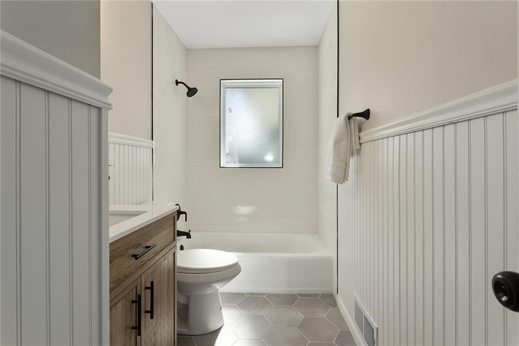 1504 Thompson Avenue — photo 20