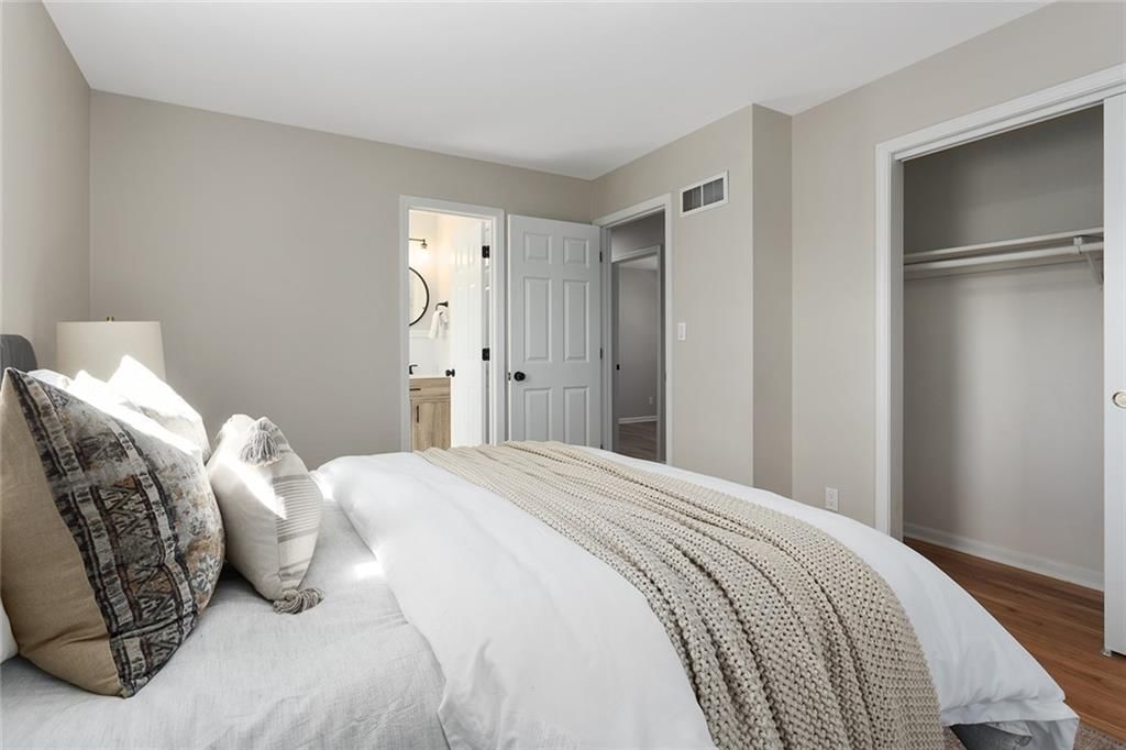 1504 Thompson Avenue — photo 23
