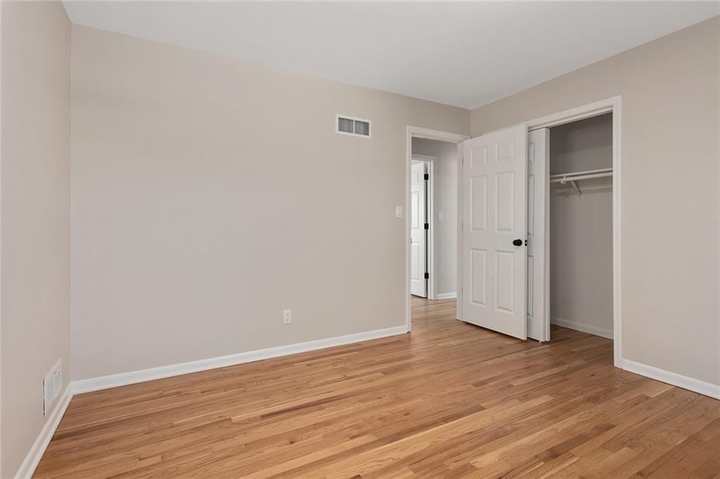 1504 Thompson Avenue — photo 26