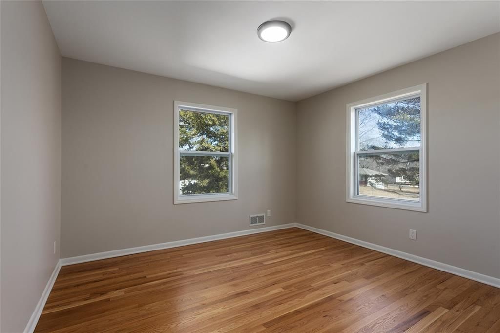 1504 Thompson Avenue — photo 28