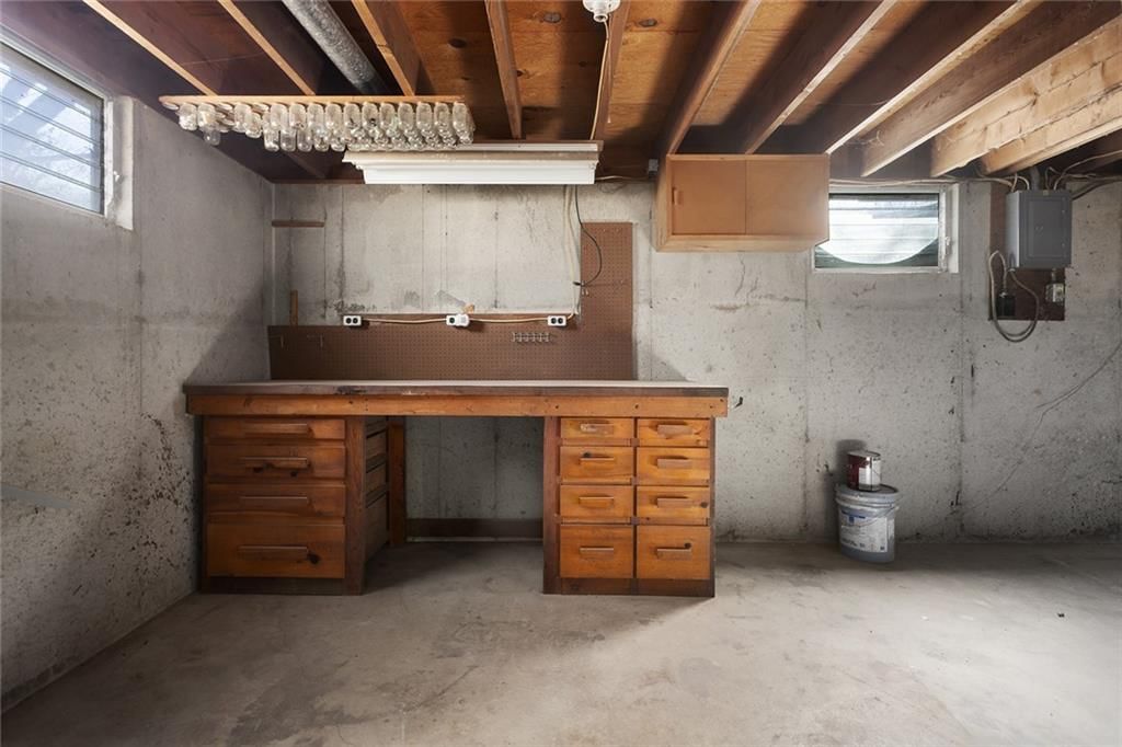 1504 Thompson Avenue — photo 30