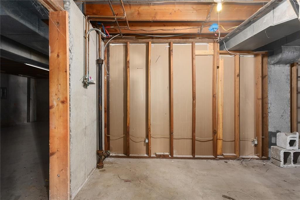 1504 Thompson Avenue — photo 32