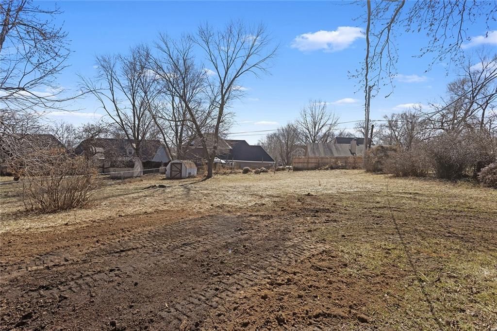 1504 Thompson Avenue — photo 42