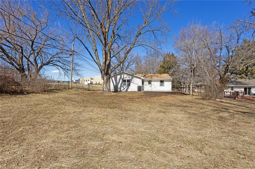 1504 Thompson Avenue — photo 43