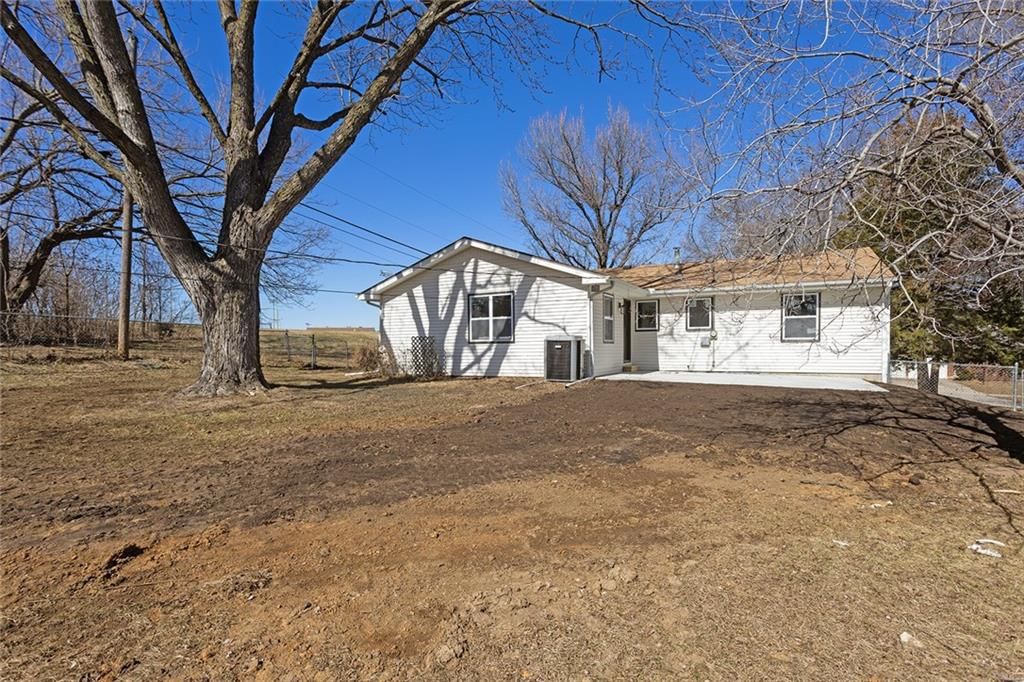 1504 Thompson Avenue — photo 44