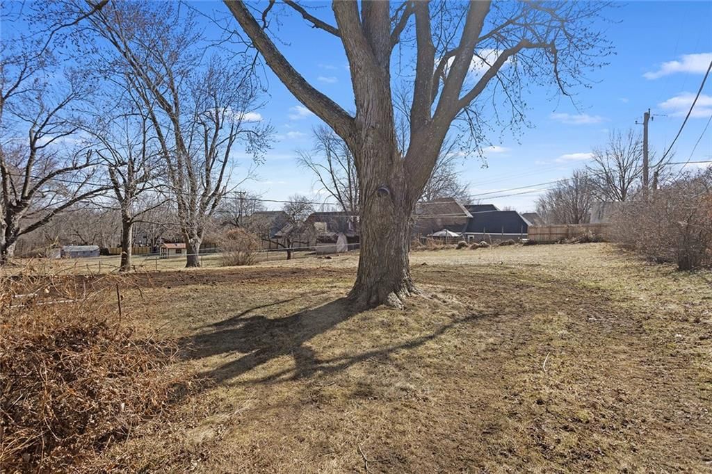 1504 Thompson Avenue — photo 45