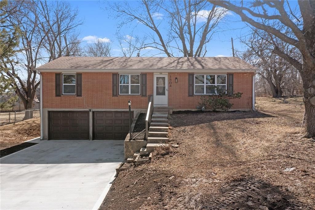 1504 Thompson Avenue — photo 46