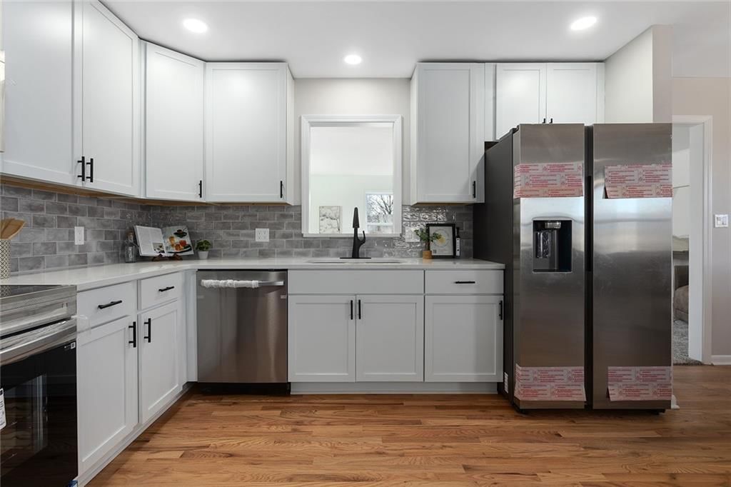 1504 Thompson Avenue — photo 9