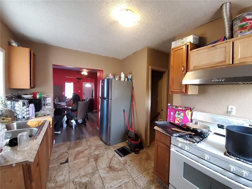 1512 E 50th Street — photo 16