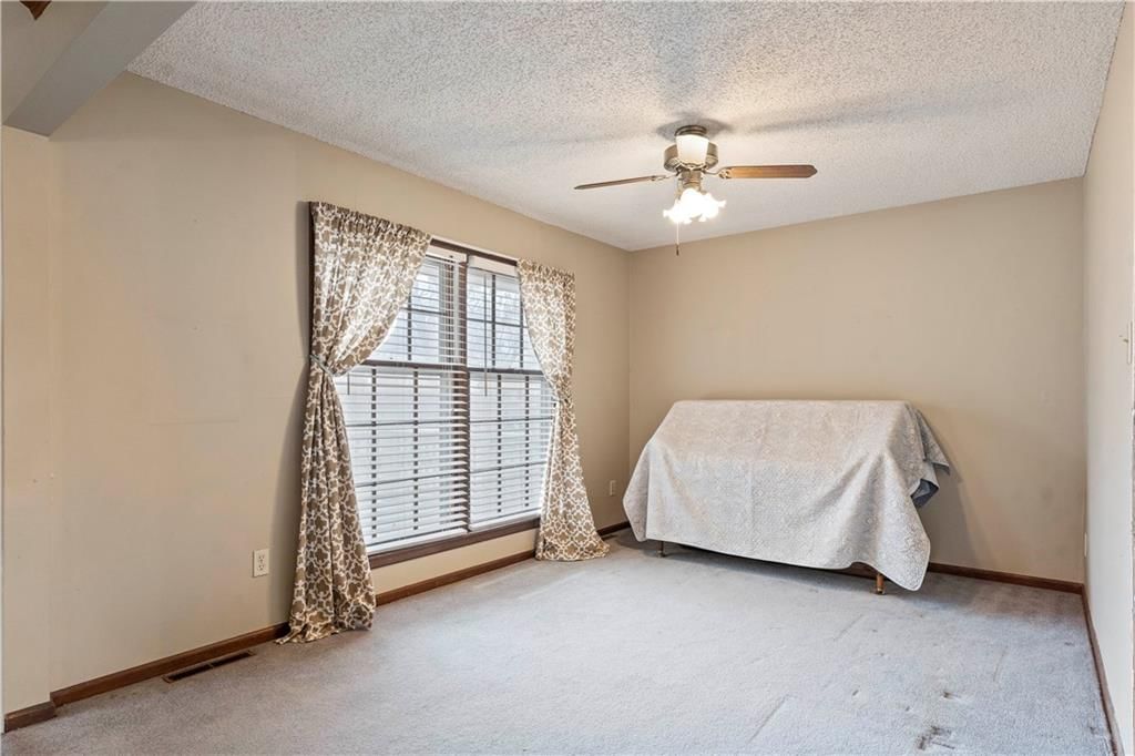 402 NE Noeleen Lane — photo 11