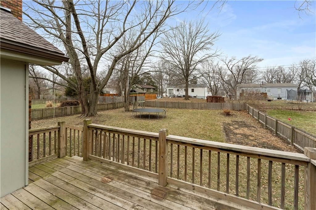 402 NE Noeleen Lane — photo 26