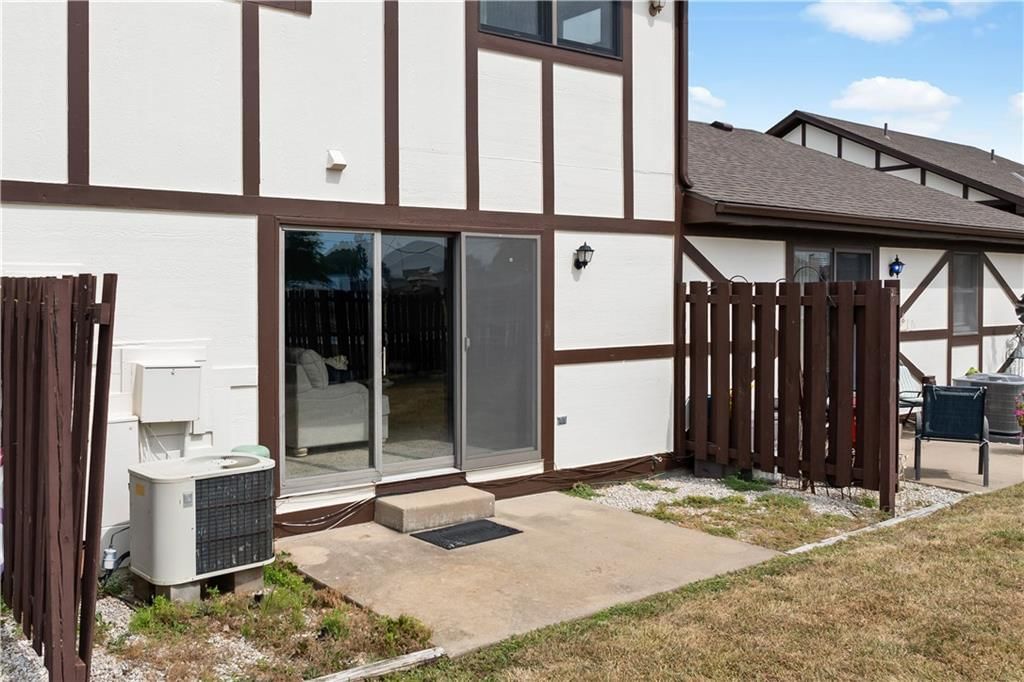 1201 Durham Drive — photo 3