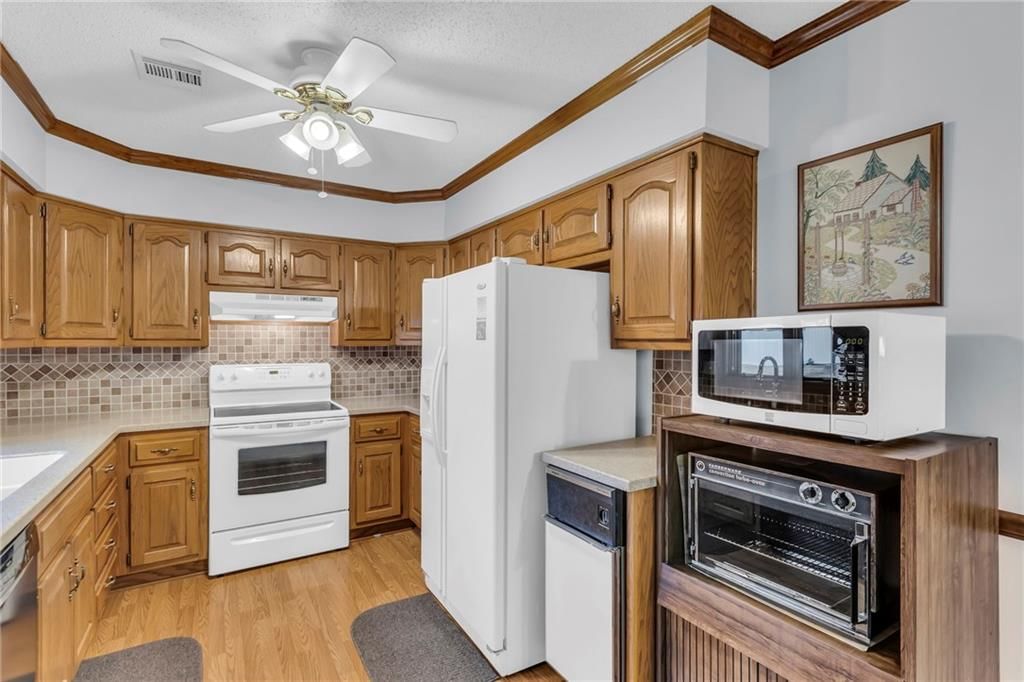 8202 E 189th Terrace — photo 12