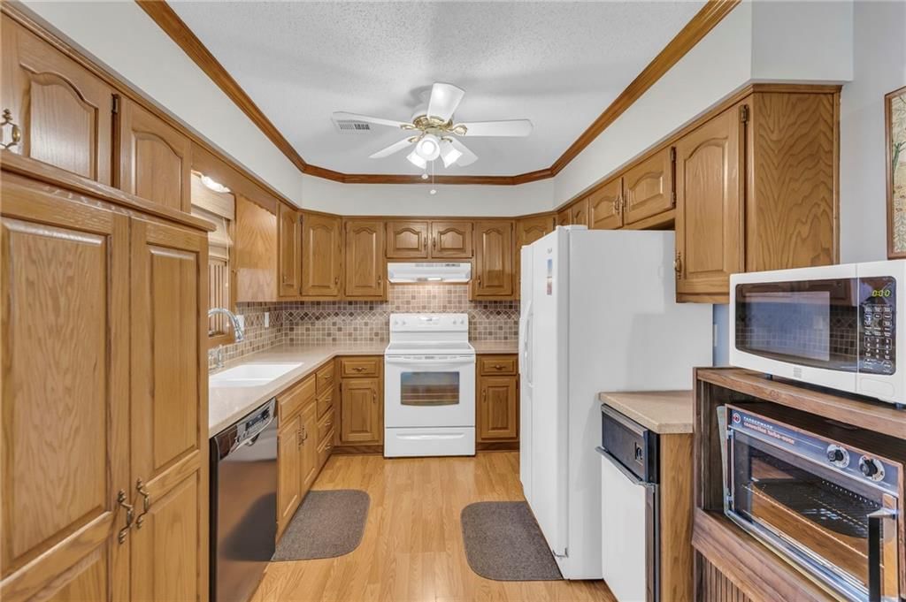 8202 E 189th Terrace — photo 13