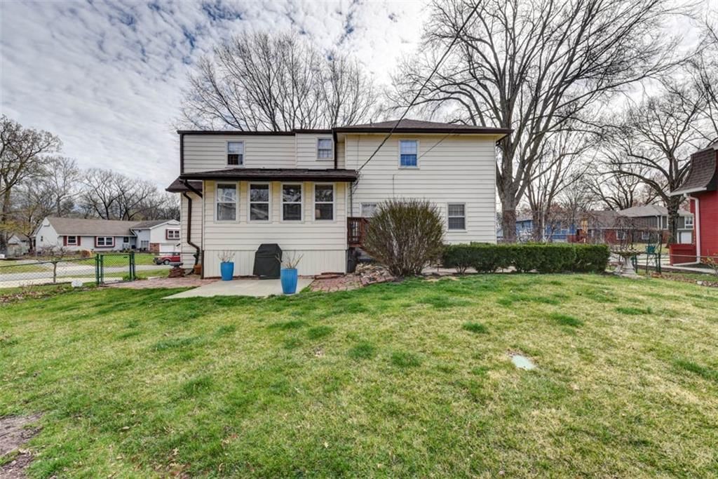 9816 Farley Lane — photo 44
