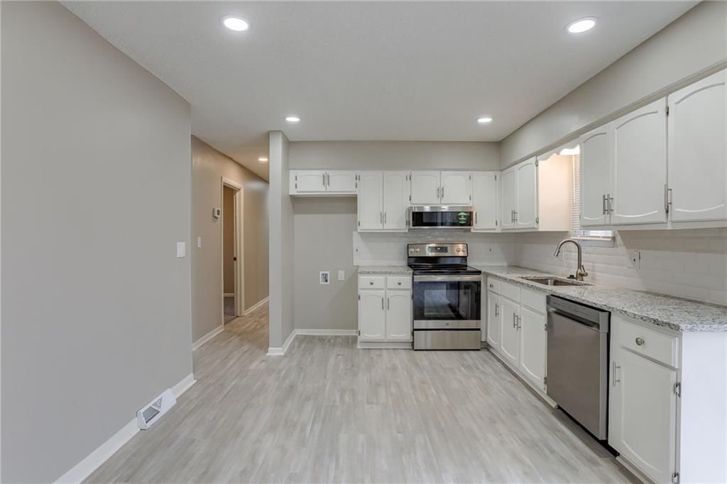 215 SW 19th Street — photo 12