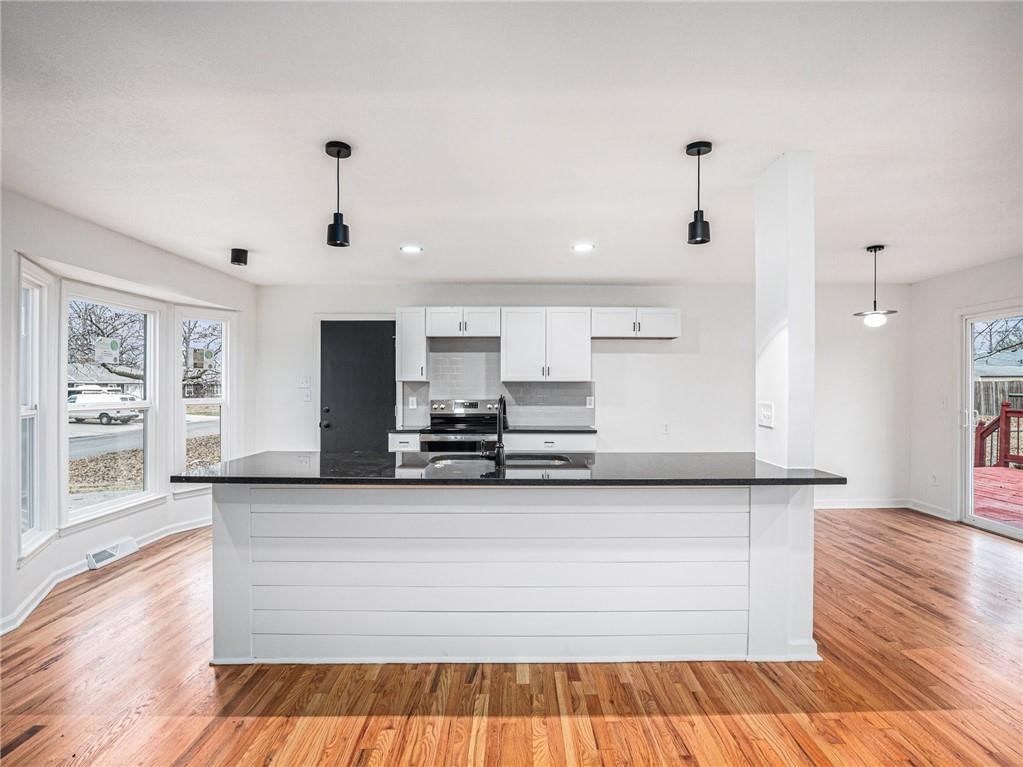 104 NW Redwing Drive — photo 4