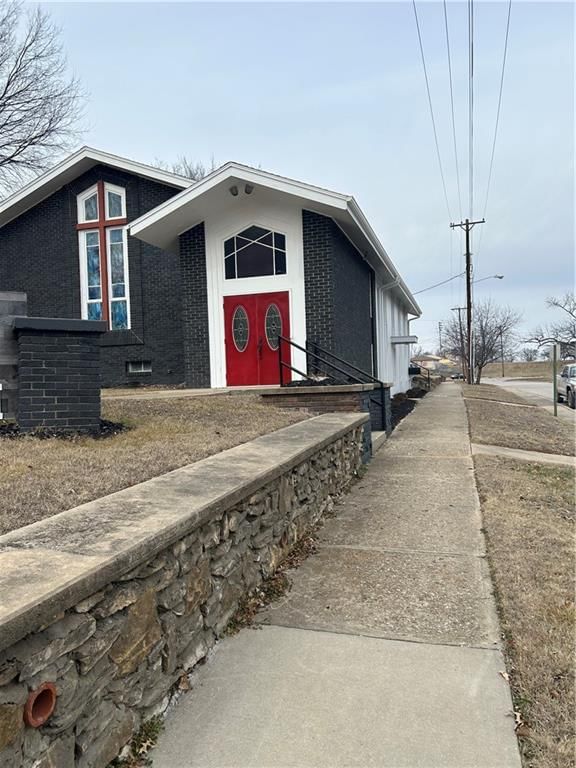 1100 Main Street — photo 11