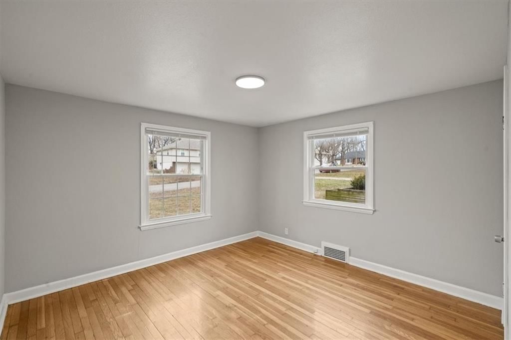 5520 Hedges Avenue — photo 11