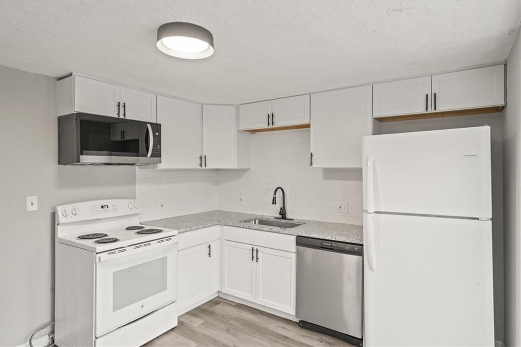 5520 Hedges Avenue — photo 9