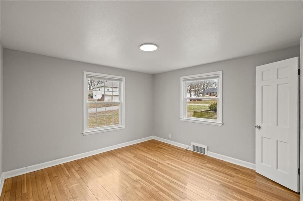 5520 Hedges Avenue — photo 10