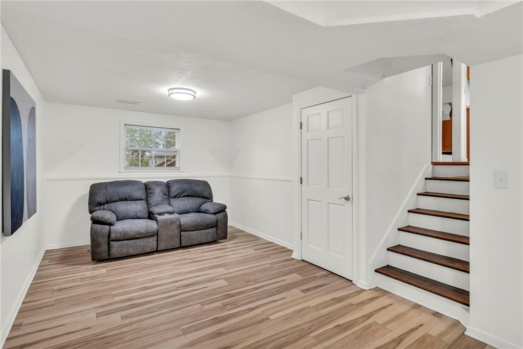 13115 Winchester Avenue — photo 14