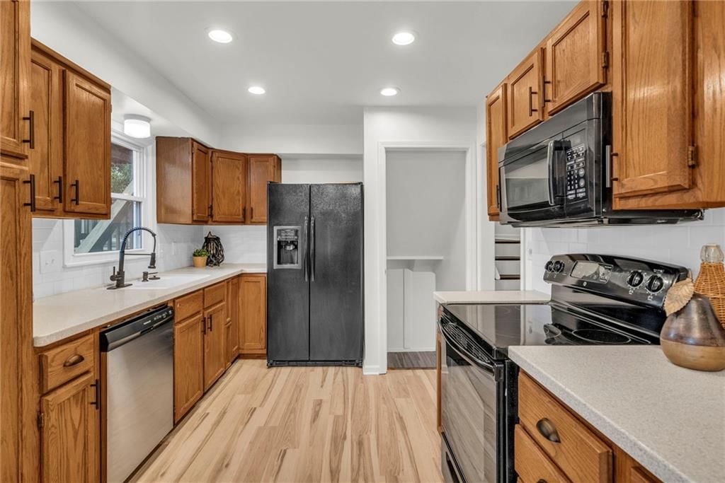 13115 Winchester Avenue — photo 7