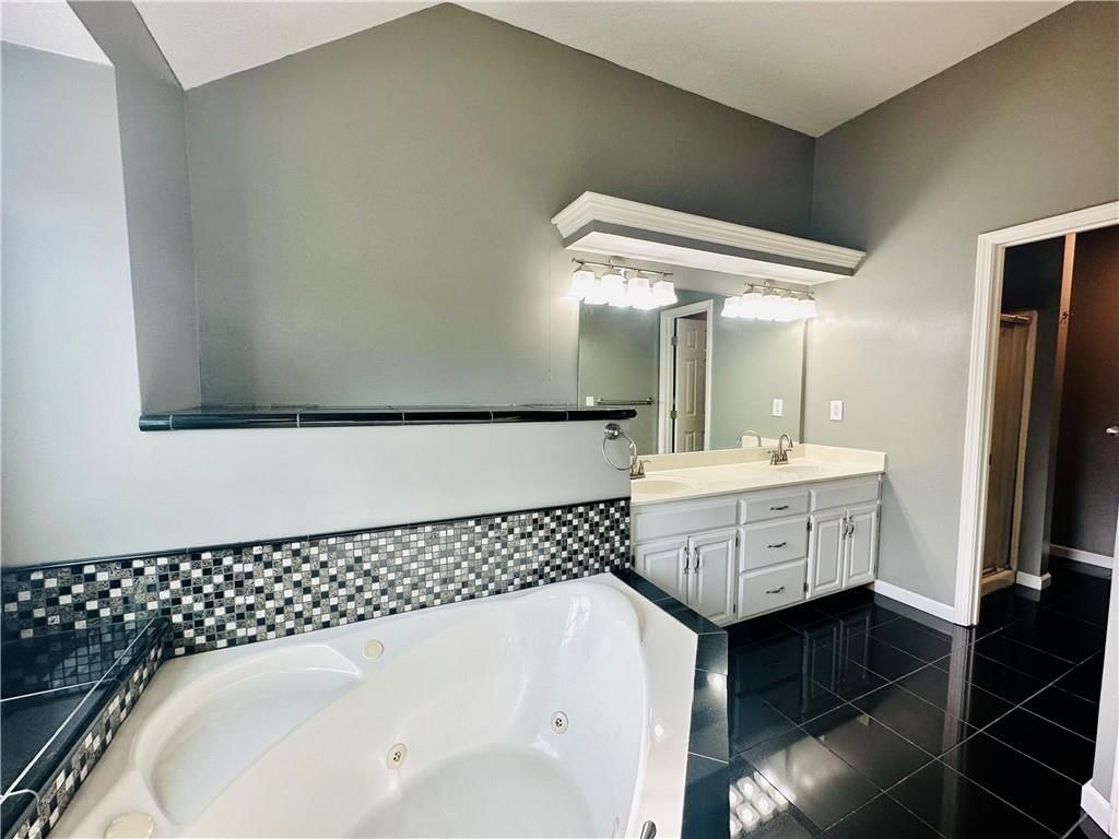 821 SE 14th Street — photo 16