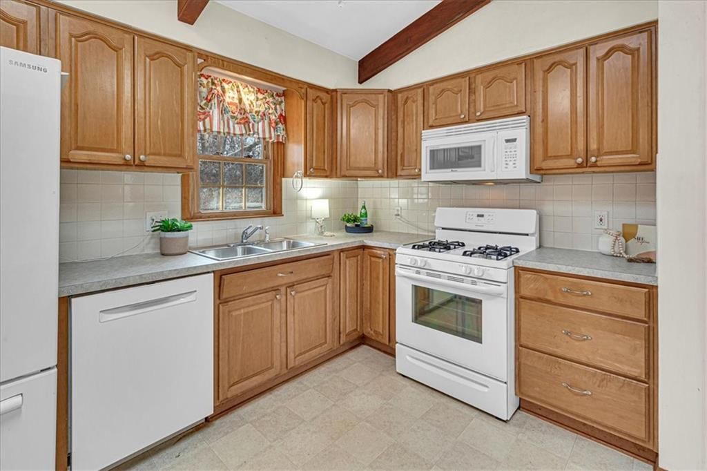 4207 NE 50th Street — photo 9