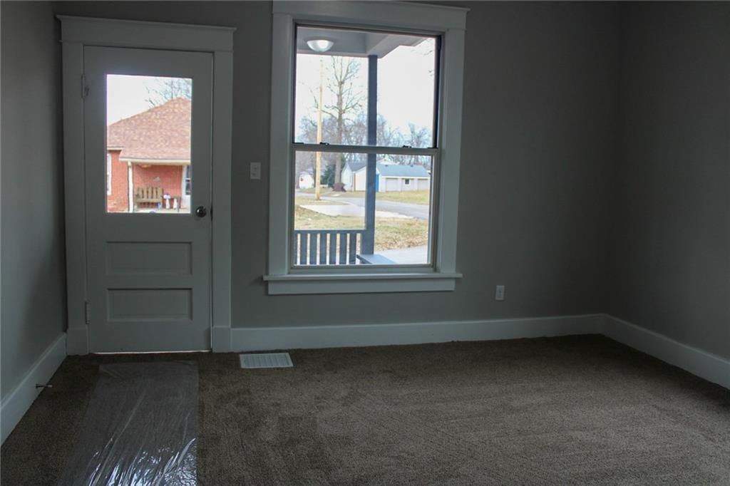 2115 Madison Street — photo 12