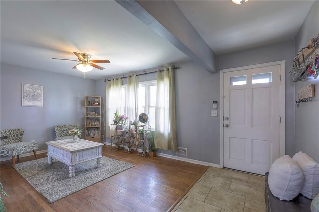 613 E Linwood Terrace — photo 3