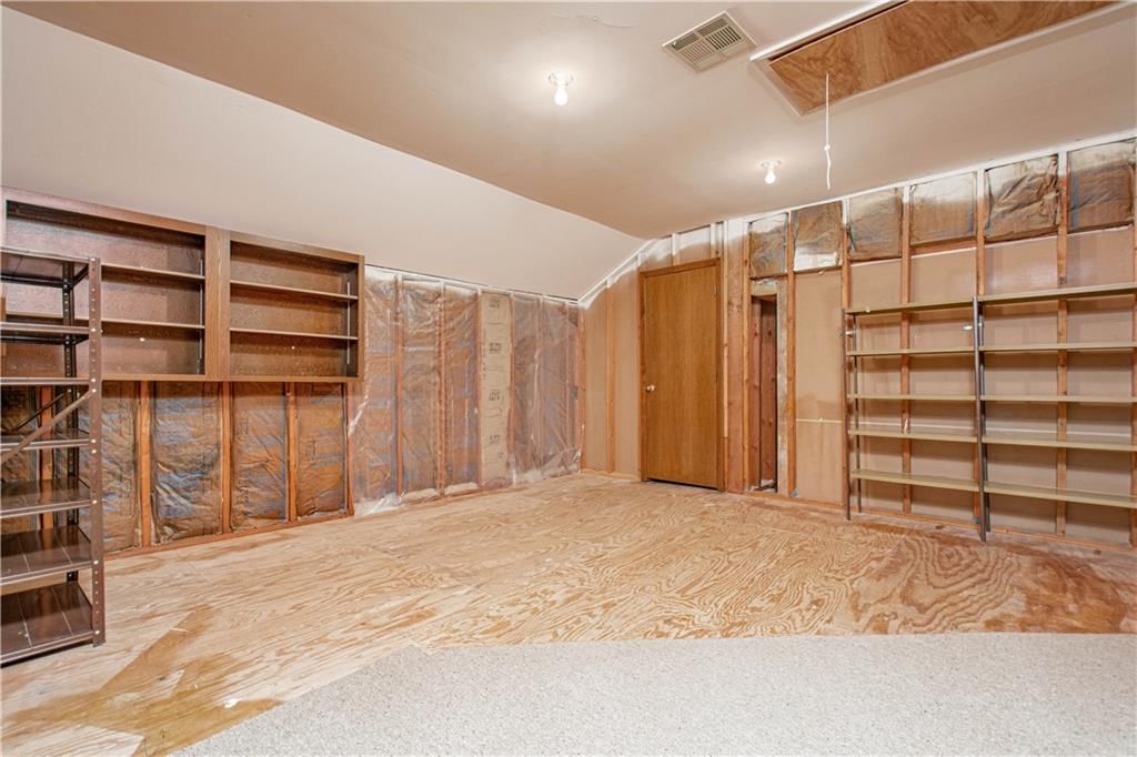 217 NW Ponderosa Street — photo 42