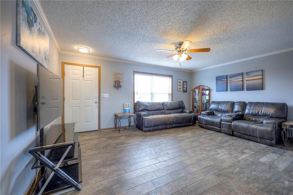 66 Iowa Drive — photo 4