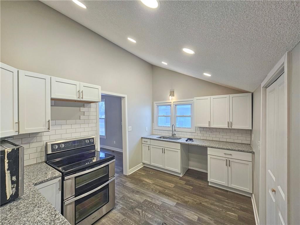 805 S Main Street — photo 5