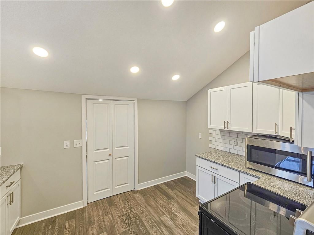805 S Main Street — photo 8