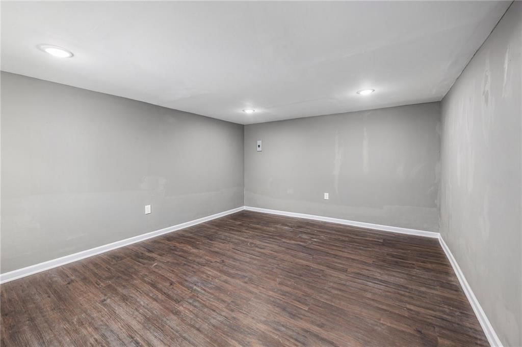 810 Monroe Avenue — photo 27
