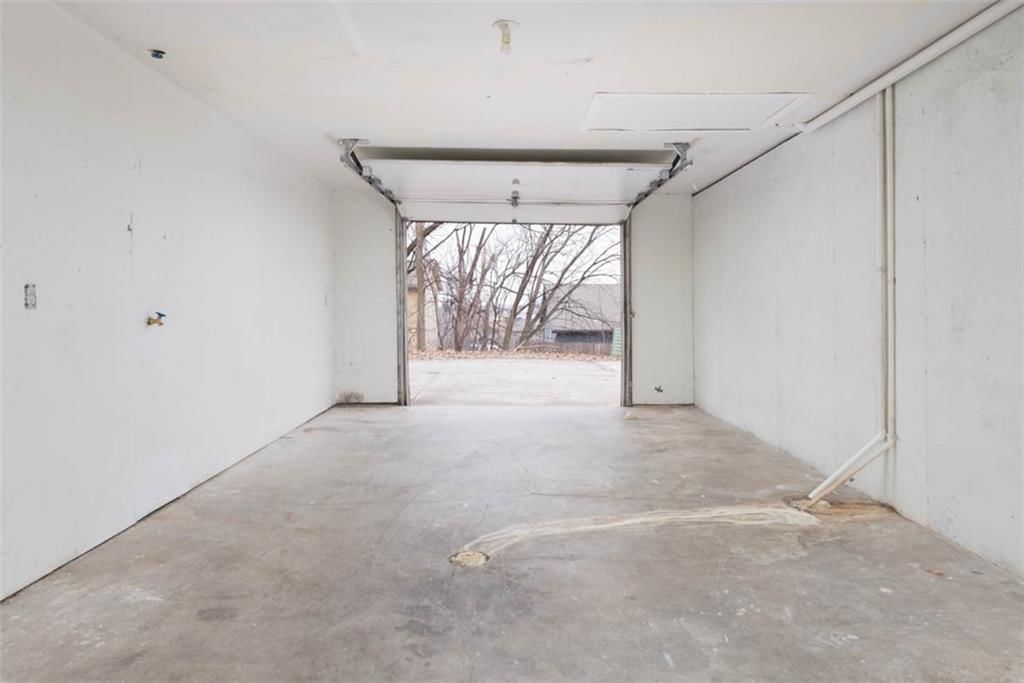 219 NW Barr Road — photo 22
