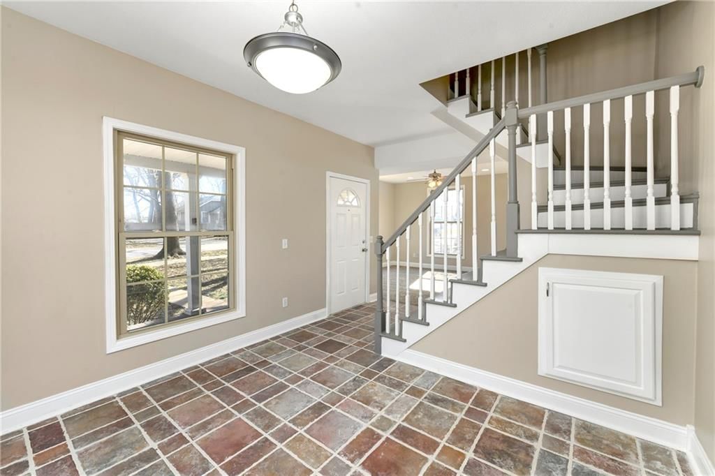 208 E 1st Street — photo 16