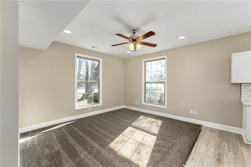 208 E 1st Street — photo 3