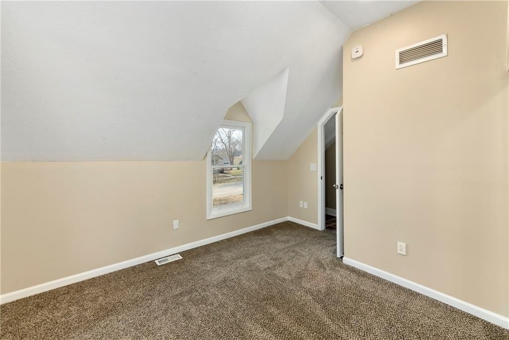 208 E 1st Street — photo 27
