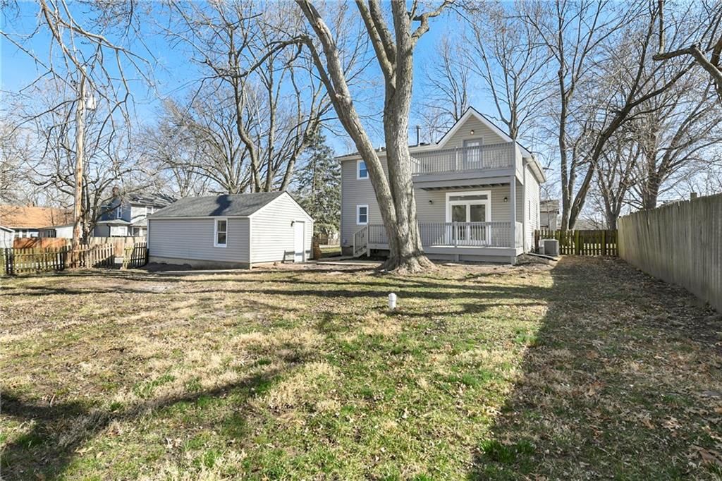 208 E 1st Street — photo 35