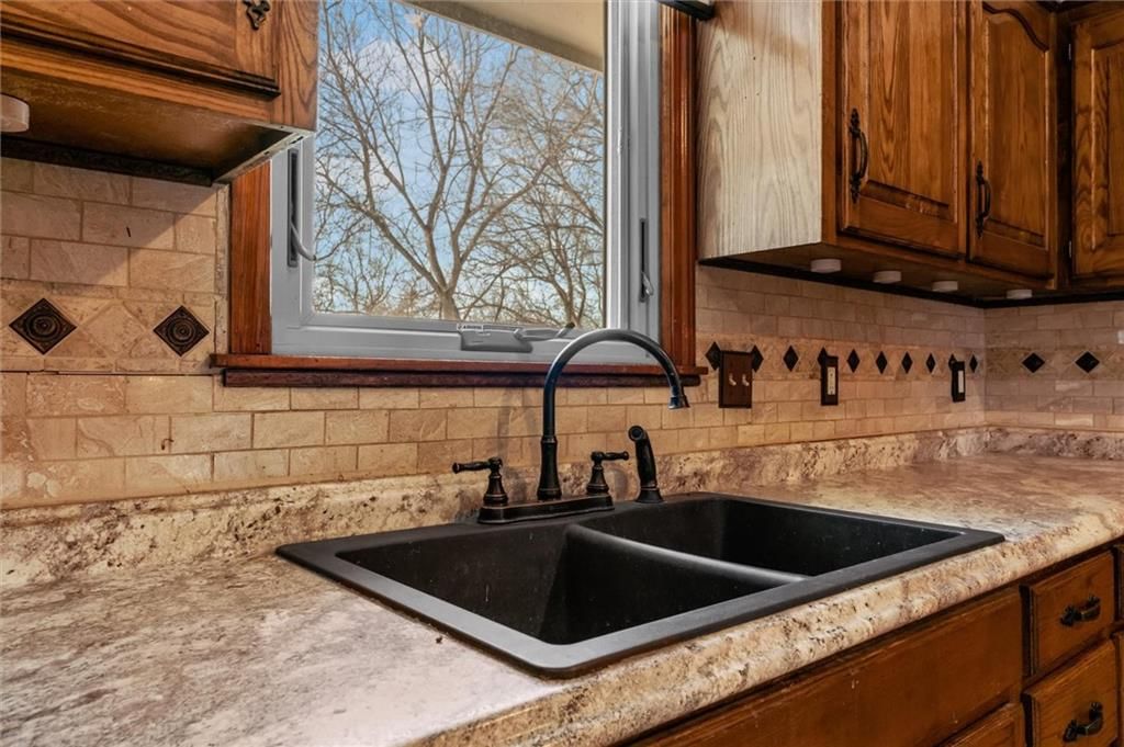 105 Ravenwood Drive — photo 16