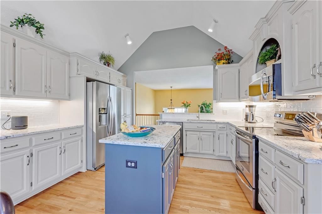 715 Canyon View Drive — photo 8