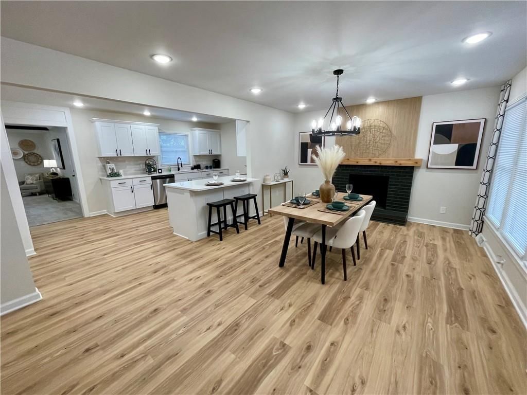 4022 S Forest Avenue — photo 2