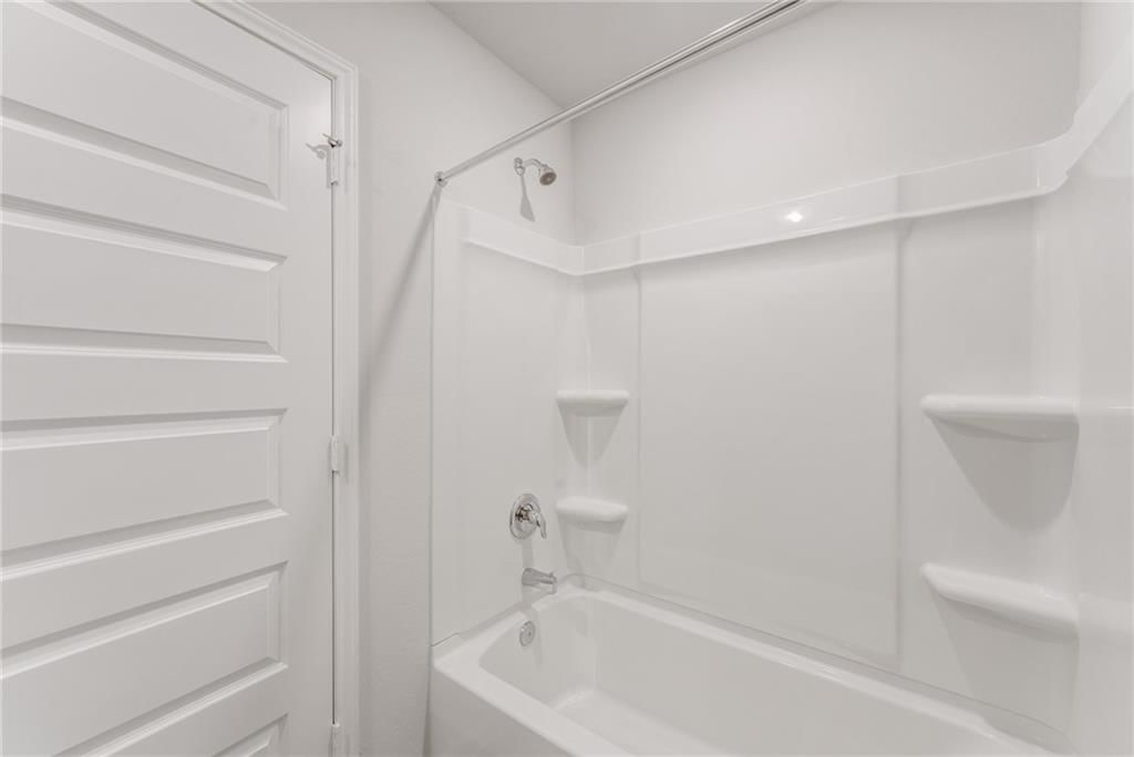 4033 Flora Avenue — photo 16