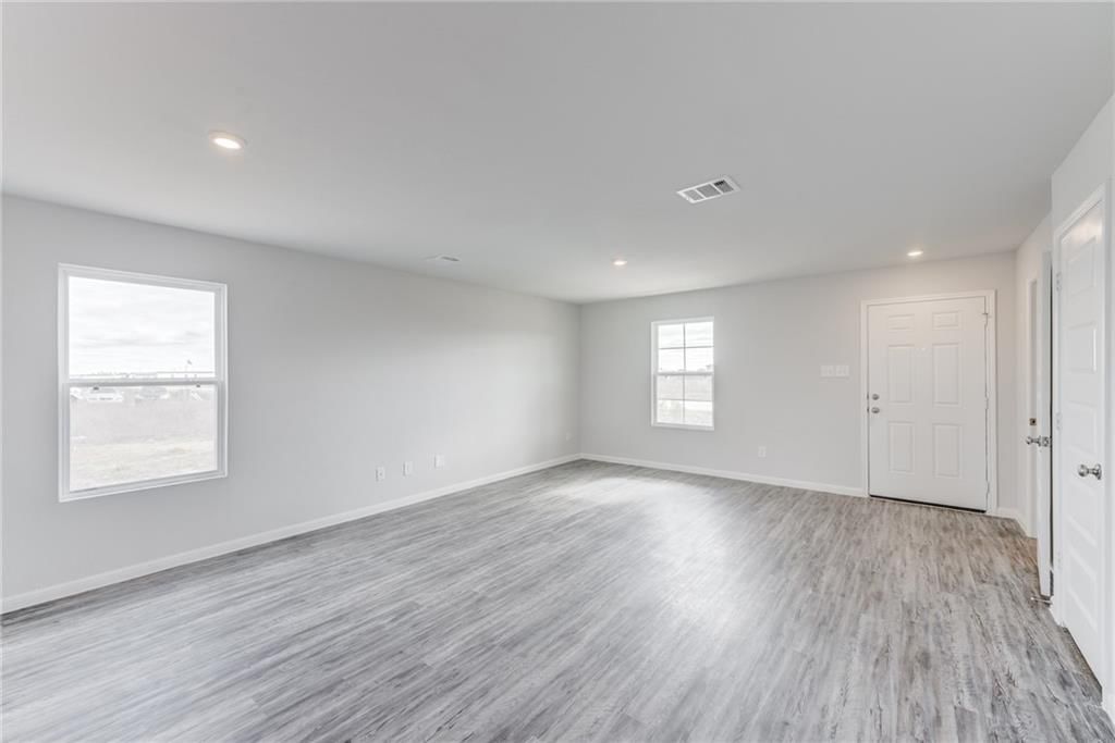 4045 Flora Avenue — photo 3